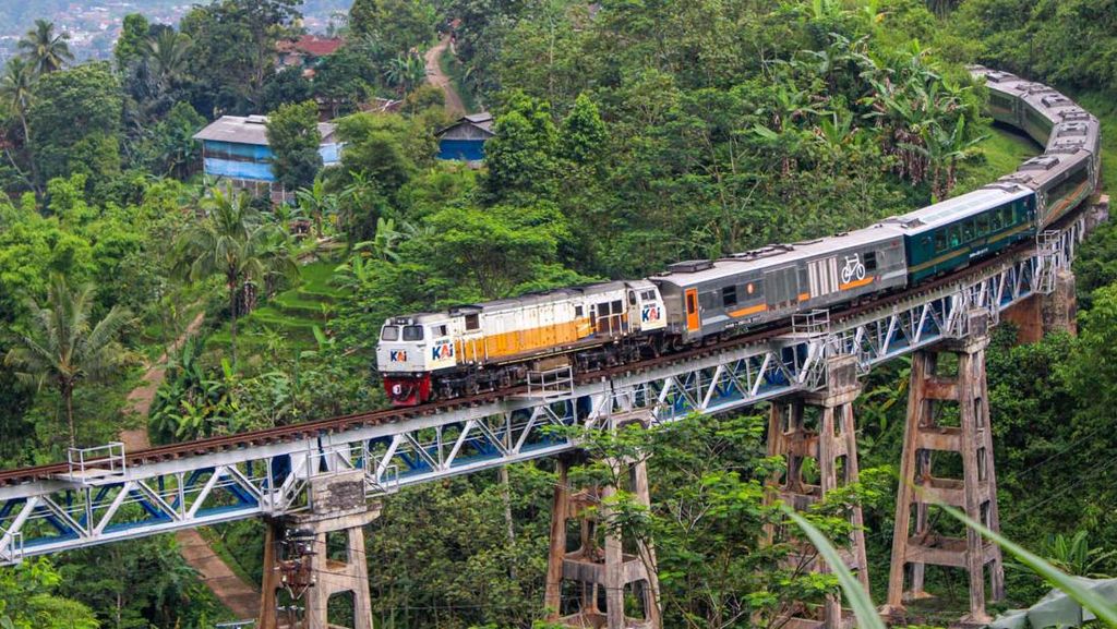 Mau Liburan Bareng Keluarga ke Luar Kota? Nih, Naik KLB Aja Mau Liburan Bareng Keluarga ke Luar Kota? Nih, Naik KLB Aja