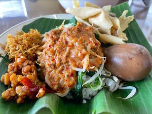 Gurih Pedas Pecel Madiun Bisa Dinikmati di 5 Tempat Ini Gurih Pedas Pecel Madiun Bisa Dinikmati di 5 Tempat Ini
