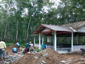 Pavingisasi dari PT BSI Muluskan Infrastruktur Desa Kandangan Banyuwangi Pavingisasi dari PT BSI Muluskan Infrastruktur Desa Kandangan Banyuwangi