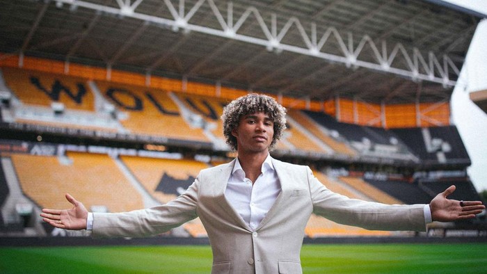 Transfer Lima diumumkan Wolverhampton, Rabu (3/7/2024). Bek yang baru saja berulang tahun yang ke-18 ini didatangkan dari klub Brasil, Sport Recife, dengan biaya transfer mencapai 10 juta euro.