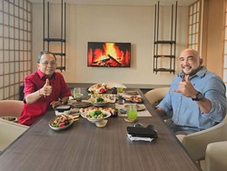 Koster Makan Bareng De Gadjah-Karyawan Kapal Terlindas Bus