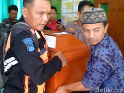 Innova Seruduk Truk di Tol Batang, 3 Korban Tewas Sekeluarga Asal Blora