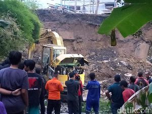 DPUPR Solo Sebut Ada Potensi Longsor Susulan di Talut Mojosongo DPUPR Solo Sebut Ada Potensi Longsor Susulan di Talut Mojosongo