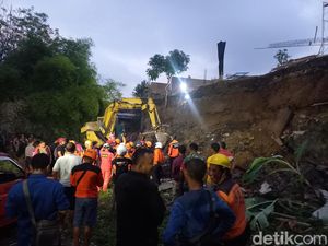 Talut Longsor di Mojosongo Solo Tewaskan Bapak-Anak, Polisi Periksa 5 Saksi Talut Longsor di Mojosongo Solo Tewaskan Bapak-Anak, Polisi Periksa 5 Saksi