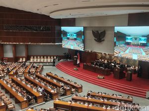 DPR Terima Surpres RUU TNI, Polri, Imigrasi, dan Kementerian Negara DPR Terima Surpres RUU TNI, Polri, Imigrasi, dan Kementerian Negara
