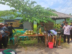 Dukung Ketahanan Pangan, Siswa Seskoad Ajari Warga Bogor Bikin Pupuk Cair