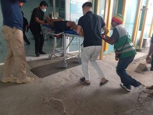 2 Siswa SMP Tewas Terseret Ombak di Pantai Poto Batu Sumbawa Barat 2 Siswa SMP Tewas Terseret Ombak di Pantai Poto Batu Sumbawa Barat