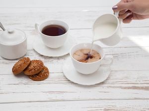 7 Bahan yang Sebaiknya Tidak Dikonsumsi Bersamaan dengan Teh