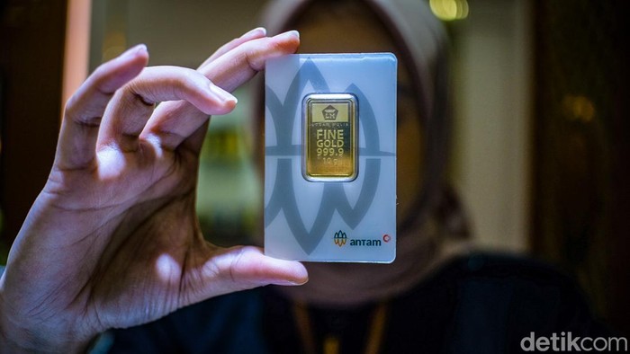 Harga emas hari ini keluaran Logam Mulia Antam 24 karat, naik tinggi jikalau daripada kemarin. Harga emas hari ini tembus ke level tertinggi di Rp 1.378.000 per gram.