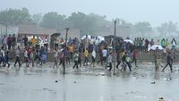Warga Ramai-ramai Datangi TKP Acara Keagamaan India