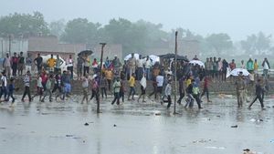 Warga Ramai-ramai Datangi TKP Acara Keagamaan India