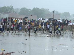 6 Orang di India Ditangkap Buntut 121 Orang Tewas Terinjak-injak 6 Orang di India Ditangkap Buntut 121 Orang Tewas Terinjak-injak
