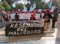Pedagang Teras Malioboro 2 Demo, Keluhkan Omzet-Wacana Relokasi Jilid 2