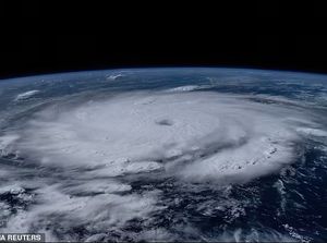 Foto Mengerikan Sekaligus Menakjubkan Badai Beryl dari Luar Angkasa