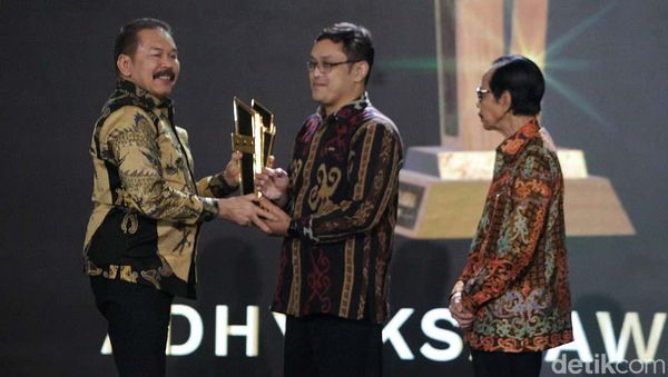 Bambang Setiawan Raih Penghargaan Jaksa Teladan dalam Integritas