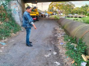 Kondisi Bapak yang Nekat Lompat dari Jembatan Tol Usai Beri ATM ke Anak Kondisi Bapak yang Nekat Lompat dari Jembatan Tol Usai Beri ATM ke Anak