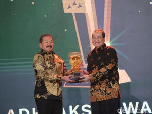 CT Serahkan Penghargaan Khusus untuk Jaksa Agung ST Burhanuddin