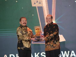 CT Serahkan Penghargaan Khusus untuk Jaksa Agung ST Burhanuddin