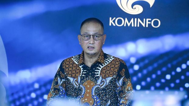 Direktur Jendral Aplikasi Informatika (Aptika) Kementerian Komunikasi dan Informatika Samuel Abrijani Pangerapan menggelar konferensi pers terkait pengunduran dirnya di Jakarta, Kamis (04/07/2024). Pengunduran diri tersebut sebagai bentuk tanggung jawab moral atas terjadinya gangguan siber terhadap Pusat Data Nasional Sementara (PDNS) 2 di Surabaya. ANTARA FOTO/Kominfo