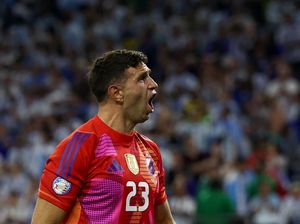 Kiper Terbaik FIFA 2024 Diraih Emiliano Martinez Kiper Terbaik FIFA 2024 Diraih Emiliano Martinez