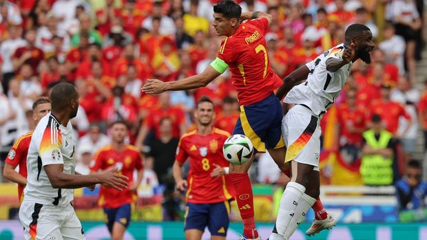 Spain's forward #07 Alvaro Morata fights for the header with Germany's defender #02 Antonio Ruediger during the UEFA Euro 2024 quarter-final football match between Spain and Germany at the Stuttgart Arena in Stuttgart on July 5, 2024. (Photo by LLUIS GENE / AFP)