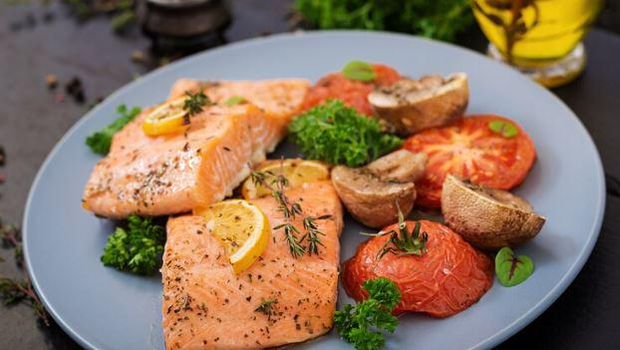 Ikan berlemak/Foto: Freepik/Timolina