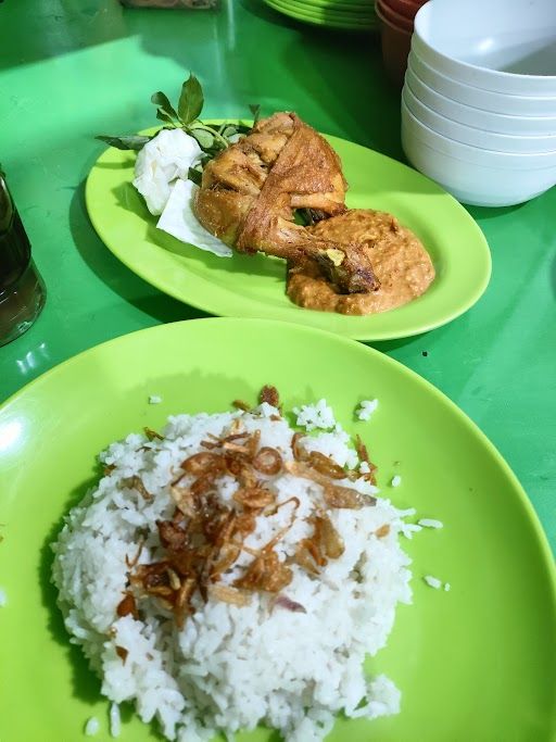 Ini 5 Warung Makan Tenda Kaki Lima yang Viral di Tebet