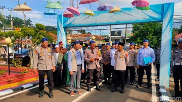 Kompolnas Tinjau Program SKCK Delivery-Taman Lalin di Polsek Pandeglang