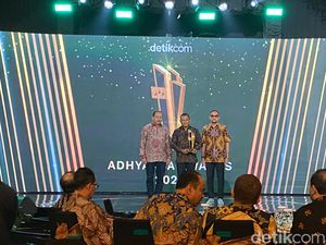 Jaksa Febrow Raih Adhyaksa Awards Kategori Inspiratif Pemberdaya Masyarakat