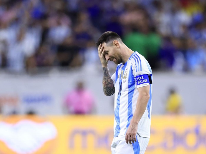 HOUSTON, TEXAS - JULY 04: Lionel Messi of Argentina reacts before the penalty shootout during the CONMEBOL Copa America 2024 quarter-final match between Argentina and Ecuador at NRG Stadium on July 04, 2024 in Houston, Texas. (Photo by Buda Mendes/Getty Images)