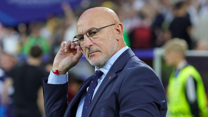 COLOGNE, GERMANY - JUNE 30: Head Coach Luis de la Fuente of Spain looks on ahead of the UEFA EURO 2024 round of 16 match between Spain and Georgia at Cologne Stadium on June 30, 2024 in Cologne, Germany. (Photo by Sebastian El-Saqqa - firo sportphoto/Getty Images)