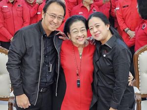 Antara Megawati dan Dewa-Dewi Antara Megawati dan Dewa-Dewi
