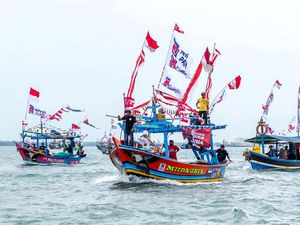 Meriahnya Kapal-kapal di Banten saat Rayakan Hari Nelayan Internasional Meriahnya Kapal-kapal di Banten saat Rayakan Hari Nelayan Internasional