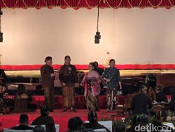 Kapolri-Panglima TNI Nyanyi Koyo Jogja Istimewa dan Rungkad di Pagelaran Wayang