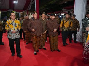 Momen Kapolri-Panglima TNI Nonton Wayang Kulit Lakon Tumurune Wiji Sejati