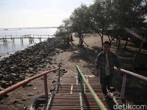 Liburan Makin Asik di Pantai Marunda yang Kian Bersih Liburan Makin Asik di Pantai Marunda yang Kian Bersih