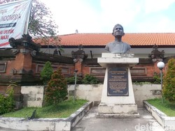 Kisah Cinta Orang Tua Bung Karno Bersemi dari Sekolah Rakyat