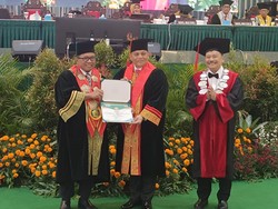 Unissula Kukuhkan Firmanto Laksana Jadi Guru Besar Ilmu Hukum