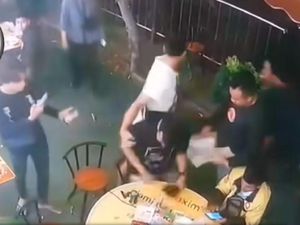 Lagi Asyik Main Judi Online di Kafe Tiba-Tiba Ditangkap Polisi