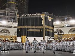 Pengangkatan Kiswah Kabah Tanda Musim Haji Dijadwalkan Minggu Ini