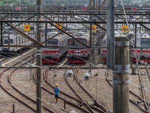 Hari Ini Tarif Naik KLR, LRT, MRT, Transjakarta Cuma Rp 1 Hari Ini Tarif Naik KLR, LRT, MRT, Transjakarta Cuma Rp 1