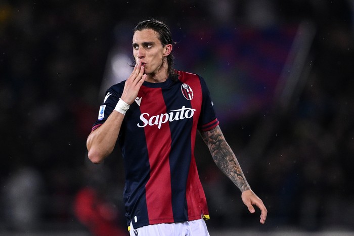 Riccardo Calafiori BOLOGNA, ITALY - MAY 20: Riccardo Calafiori of Bologna celebrates his goal during the Serie A TIM match between Bologna FC and Juventus at Stadio Renato Dall'Ara on May 20, 2024 in Bologna, Italy. (Photo by Image Photo Agency/Getty Images)