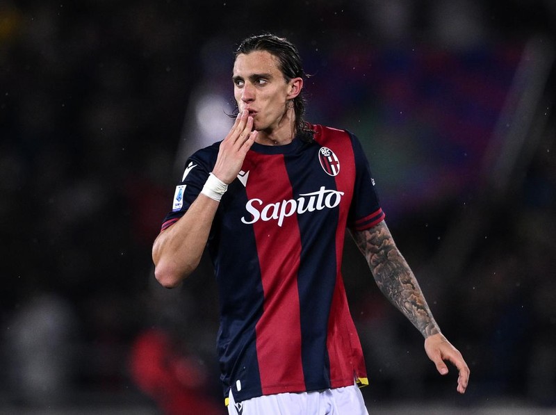 BOLOGNA, ITALY - MAY 20: Riccardo Calafiori of Bologna celebrates his goal during the Serie A TIM match between Bologna FC and Juventus at Stadio Renato Dall'Ara on May 20, 2024 in Bologna, Italy. (Photo by Image Photo Agency/Getty Images)