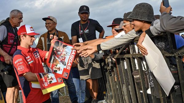 Rider MXGP-MX2 Sapa Penggemar Jelang Adu Cepat