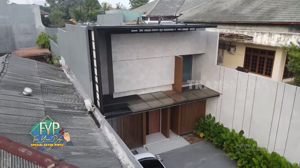 Rumah Mona Ratuliu dan Indra Brasco.