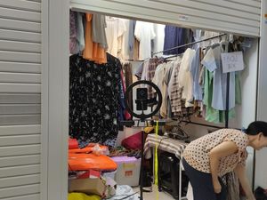 Ada Pusat Pakaian Impor Baru di Tanah Abang, Barangnya dari Negara Mana? Ada Pusat Pakaian Impor Baru di Tanah Abang, Barangnya dari Negara Mana?