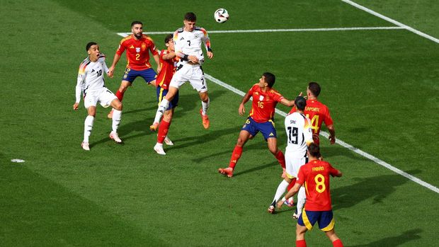 Soccer Football - Euro 2024 - Quarter Final - Spain v Germany - Stuttgart Arena, Stuttgart, Germany - July 5, 2024 Germany's Kai Havertz heads at goal REUTERS/Leonhard Simon