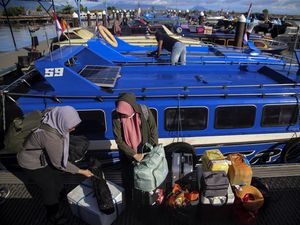 Speed Boat Jadi Transportasi Utama Warga Nyebrang dari Sofifi ke Ternate