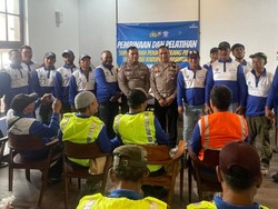 Supeltas dan Penjaga Pelintasan KA di Pasuruan Dapat Pembinaan dan Pelatihan