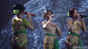 Tampil Berkebaya, Tri Vanita Meriahkan Panggung Adhyaksa Awards 2024